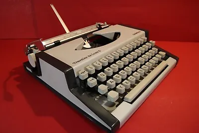 Olympia Traveller  De Luxe S Typewriter Cursive Font  W Case RAR Serviced-tested • £249