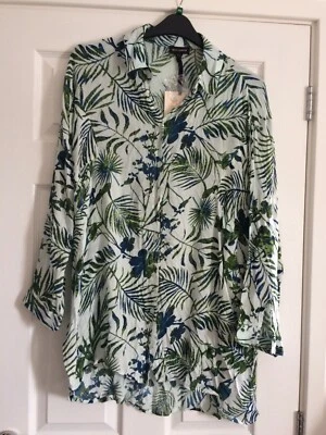 £2 • Buy Ladies Oversized Button Through Tropical Print Shirt - QED London - Size M