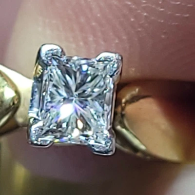 £399 • Buy 18ct & Platinum Diamond Solitaire.40ct E/sI1 4.69g