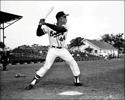 Hank Aaron Photo 8X10 - 1961 Milwaukee Braves  • $7.95