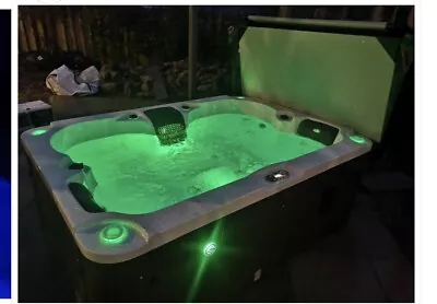 Kelowna 21-jet 4 Person Hot Tub • £750