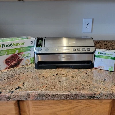 $85.95 • Buy FoodSaver Vacuum Sealer Machine 2-in-1 Bag Detection W Jar Sealer & Bags Combo
