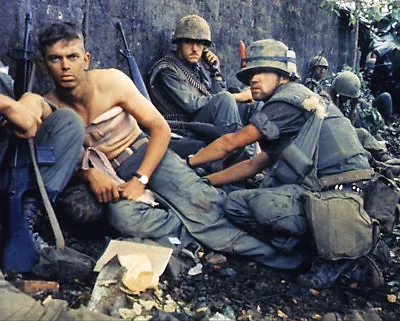 VIETNAM WAR SOLDIERS AT HUE CITY 8x10 SILVER HALIDE PHOTO PRINT • $14.99