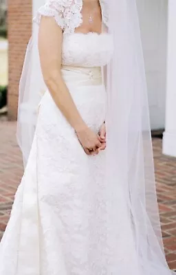 Monique Lhuillier Wedding Dress Size 4 • $899