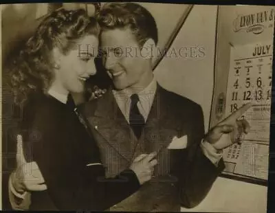 1943 Press Photo Jean Pierre Aumont And Maria Montez In Los Angeles. - Sap24226 • $19.99