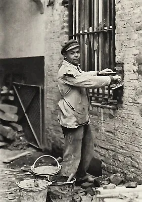 1929 Vintage AUGUST SANDER Industrial German Mason Brick Layer Man Photo Gravure • $117.16