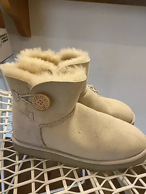 Ugg Boot Bailey Button Cloud White Size 9 • $105