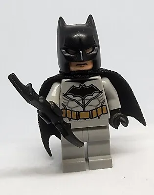  LEGO® Batman (Cape Light Gray Suit Gold Belt) Minifigure (L86) • $10.26