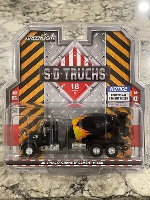 Greenlight SD Trucks 18 2019 Mack Granite Cement Mixer Black With Flames 1/64 • $14.99