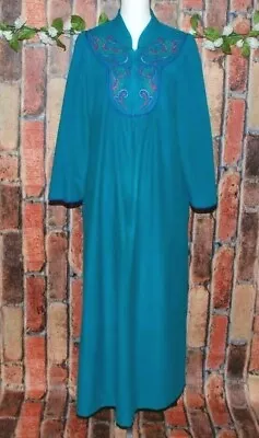 Vanity Fair Ladies Green Porch Dress Size M 3/4 Sleeve Embroidered Full Length • $6.80