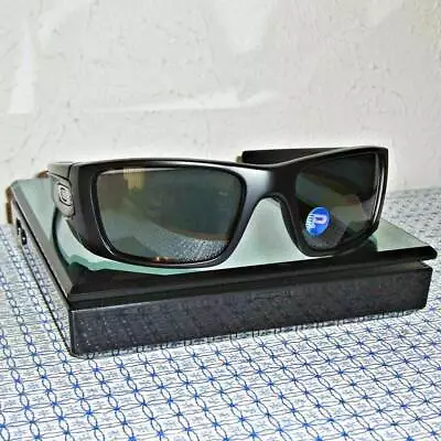 【new】oakley Oo9096-05 Men's Polarized Fuel Cell Sunglasses - Matte Blk/warm Gry • $169