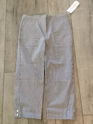 ERIN LONDON Black & White Striped Capri Pants. Inseam: 23.5”. Size 10. NEW. • $17.99