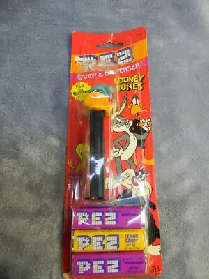 Vintage 1995 Edition Looney Tunes  Daffy Duck W/cap  Pez Candy Dispenser-moc • $9.99