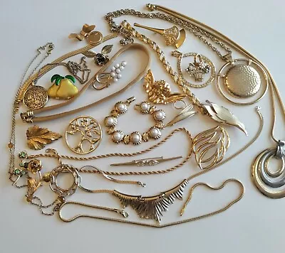 Vintage  Gold Tone Metal  Costume Jewelry 28 Piece  Lot • $20.50