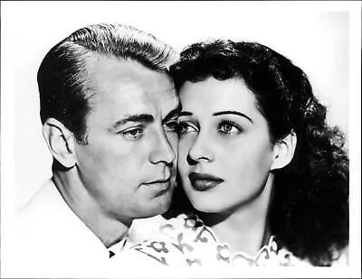 Actress Gail Russell And Actor Alan Ladd Pose F... - Vintage Photograph 4383767 • £14.38