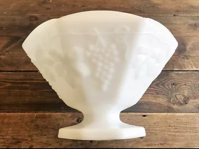 Large Beautiful Vintage Milk Glass Fruit Bowl Pedestal Footed Collectible EUC • $15.97