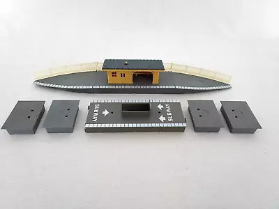 Hornby - Assorted Railway Station And Platform Sections. • £0.99