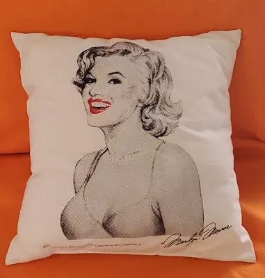 Marilyn Monroe 17  Throw Pillow Black/White Picture With Facsimile Autograph  • £14.46