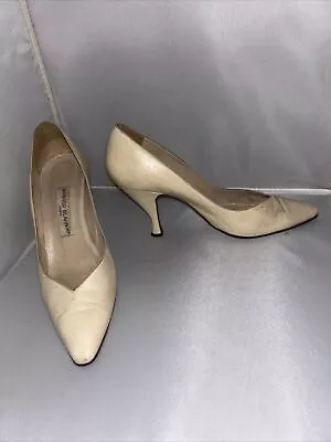 Manolo Blahnik Ivory Vintage Leather Pumps Size 39 9 • $39