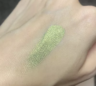 £5 • Buy Mac Pigment In The Shade Golden Olive DISCONTINUED Very Rare Find 0.4g Sample