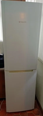 £30 • Buy Hotpoint Fridge Freezer, Model FSFL58W, Top Fridge/Bottom Freezer. Slight Fault