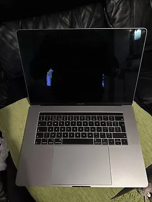 £301 • Buy MacBook Pro Touch Bar 2018 15” 2.2ghz I7 6 Core 16gb Ram 256 HD Radeon Pro 555x
