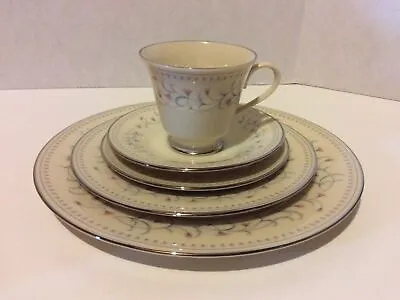Lenox Hadley 5 Piece Place Setting - Preowned - Delicate Pink Flowers • $38.99