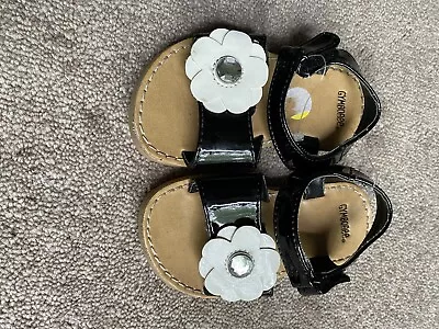$10.99 • Buy Gymboree BEE CHIC Toddler Girls Black Sandals White Flower Gem Size 6 Used