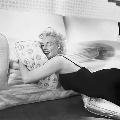 MARILYN MONROE  HOLDING HER PILLOW TIGHT  (1) RARE 8x10 GalleryQuality PHOTO • $17.94