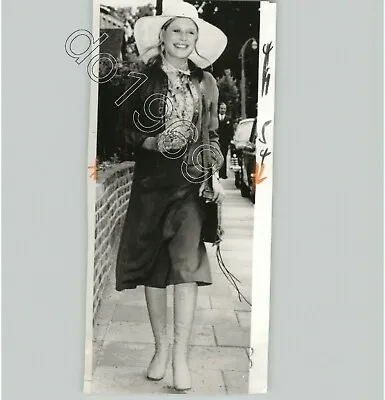 POP Singer MARIANNE FAITHFULL @ COURT In UXBRIDGE ENGLAND 1970 Press Photo • $35