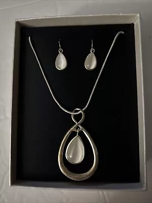 JCPenney Mixit Jewelry Set Necklace Pierced Earrings • $14.95