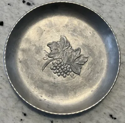 Hand Hammered Aluminum Everlast Grape Leaf Motif Candy Dish Container Bowl 5” • $12.50