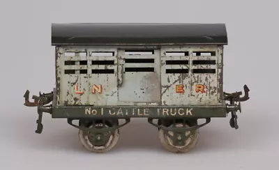 Hornby O Gauge No.1 LNER Cattle Truck Gold LNER Open Axle Guards • £4.99