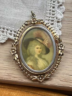 Vintage Rotating Lady Portrait Cameo. Ornate Gold Tone Pendant. Four Leaf Clover • $15