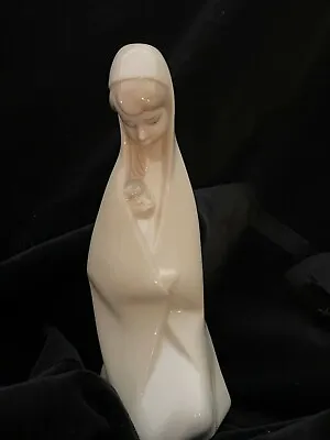 LLADRO Madonna And Child/Mother Mary Holding Child EXCELLENT • $51.99