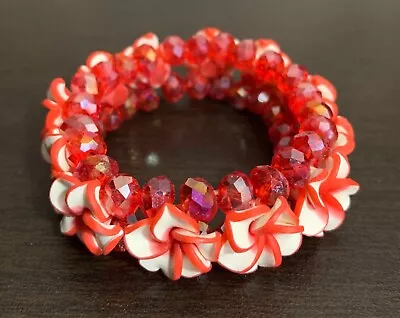 Vintage Ladies' Red And White Flower Stretcg Bracelet • $8.99