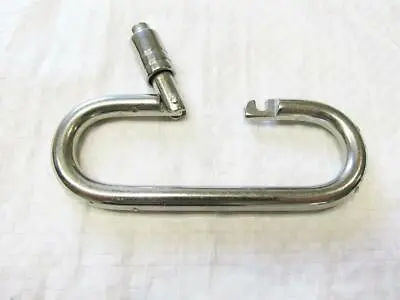 Stainless Steel Oval Carbine Hook 6MM (Locking Outward Opening Carabiner) • £5