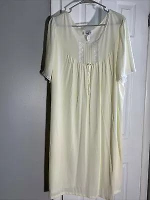 Vintage VANITY FAIR Nylon Satin Pajama Gown Womens 2XL Yellow Embroidered Lace • $21