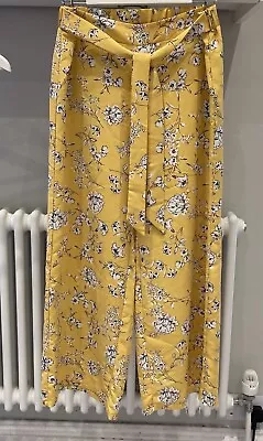 CAMEO ROSE Wide Legged Yellow Flowery Cropped Trousers SIZE 10 • £3.60