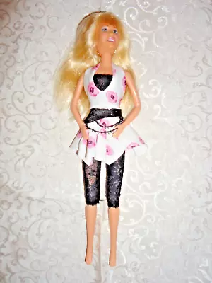 Secret Celebrity Popstar HANNAH MONTANA Doll In Original Outfit 2007 • $5