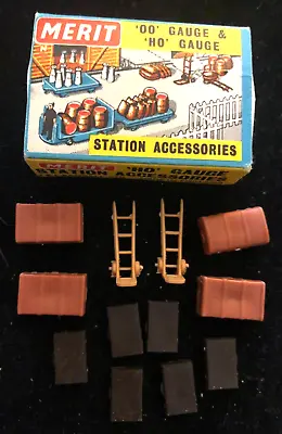 Vintage Merit Railway Oo & Ho Gauge Station Accessories - Trunks & Suitcases • £3.99