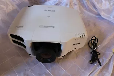 Epson Pro G7000W Large-venue WXGA Projector & ELPLM08 Lens 6500 Lumens 1070 Hrs • $450