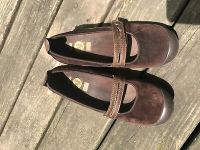 Merrell Plaza Bandeau Chocolate Brown Suede Leather Mary Jane Shoes Womens SZ 8M • $39.99