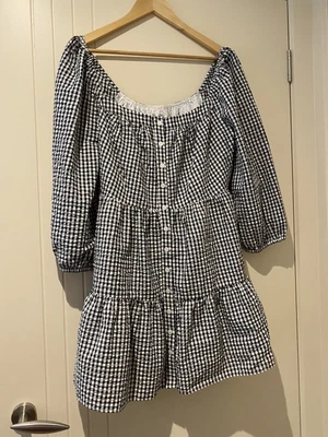 $20 • Buy Forever New Black & White Gingham Sleeved Smock Dress Size 14.