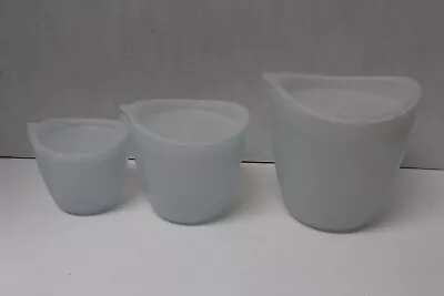 Set Of 3 Pampered Chef Silicone Nesting Measuring Cups With Lids • $10