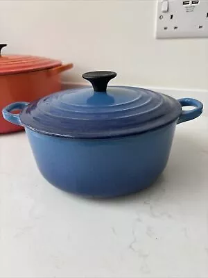 Le Creuset 20 Cm Cast Iron 2.4 Litre Lidded Casserole Dish Blue (RRP £225) • £14.86