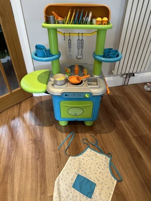 £15 • Buy ELC Early Learning Sizzlin’ Kitchen Blue With Apron And Over 40 Accessories