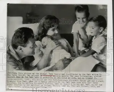 1957 Press Photo Elizabeth Taylor With Mike Todd And Children In Connecticut • $19.99