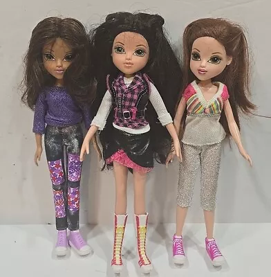 Moxie Girlz Doll Lot Of 3 With Outfits & Shoes MGA 2009 • $14.95