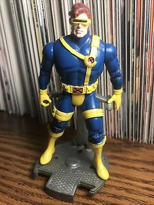 CYCLOPS X-Men NM MARVEL COMICS VINTAGE ACTION FIGURE With STAND 1993 • $5.57